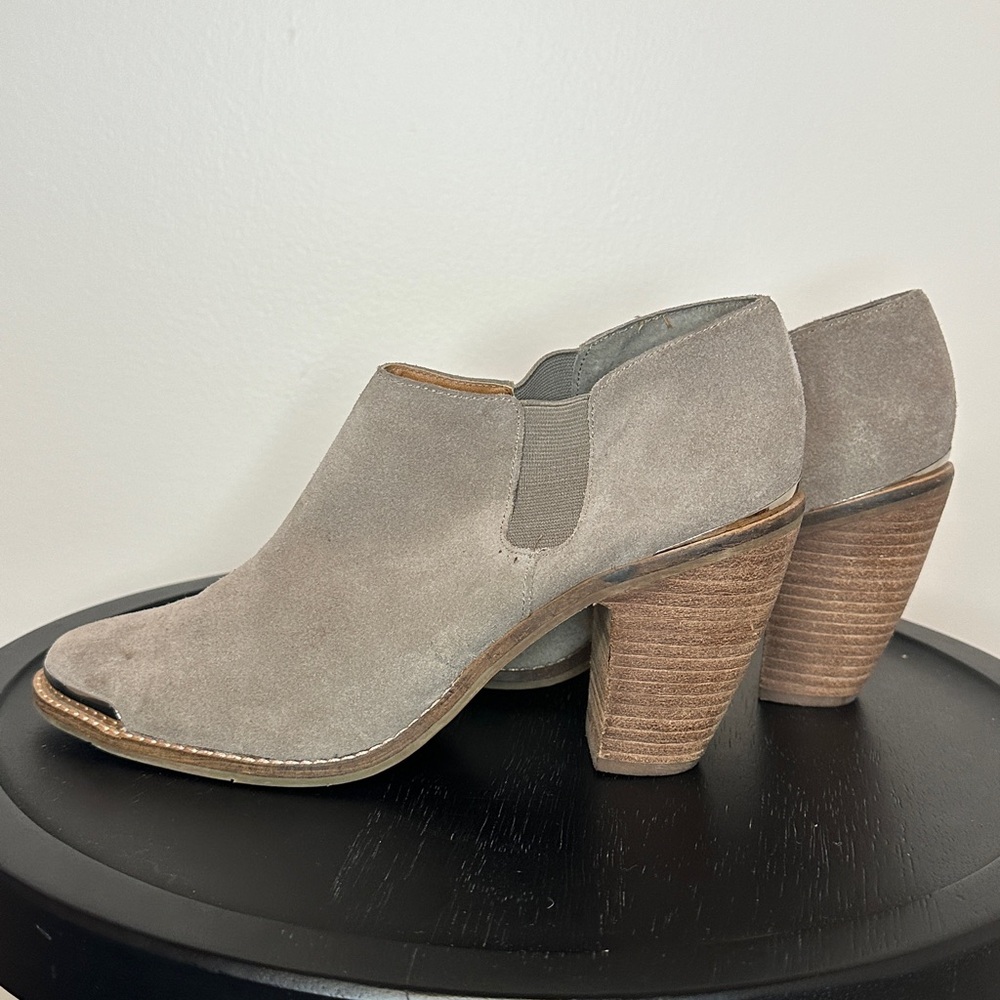 Dolce Vita - Taupe Suede Ankle Boots - Sz 9